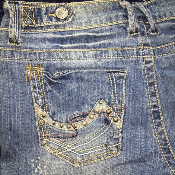 Apollo Juniors 9/10 Destroyed Embroidered Studded Med Wash Lo Rise Crop Jeans - Picture 6 of 7